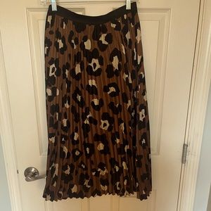 Worthington animal print midi skirt.  Size M.
